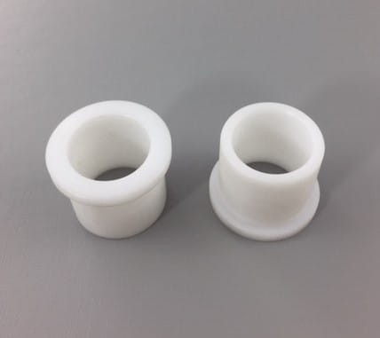 Tuleja poliamidowa 25x20x32mm kołnierzowa kolor biały.jpg