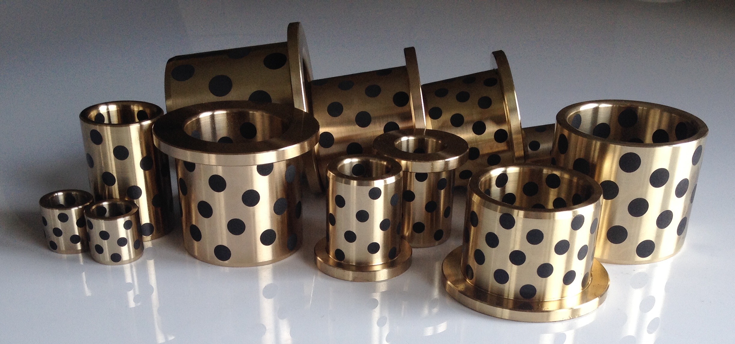 Tuleje ślizgowe bezobsługowe brąz z grafitem SANKYO